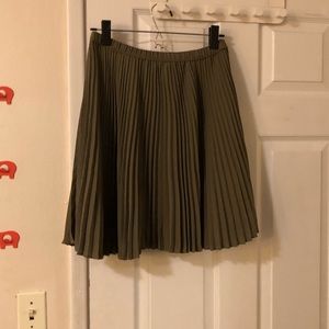 Banana Republic pleated skirt